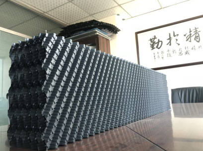 薄如紙的PVC填料居然能站65KG重量的人！